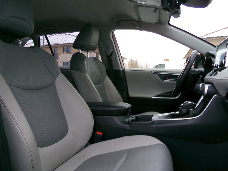 Toyota RAV4 EXECUTIVE 2,5 HEV 4×4 163kW AT full