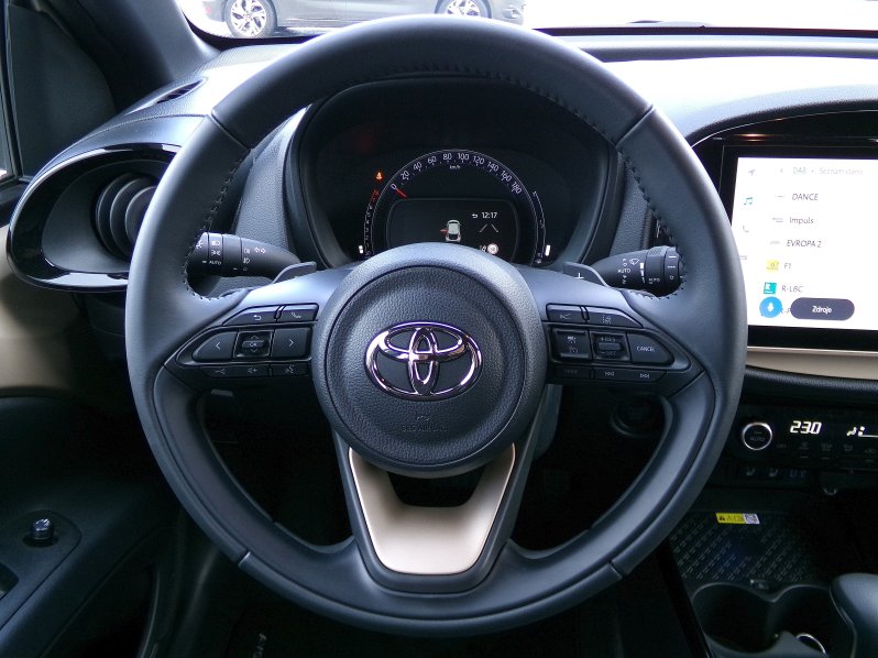 Toyota Aygo EXECUTIVE SMART 1,0 VVT-i AT full