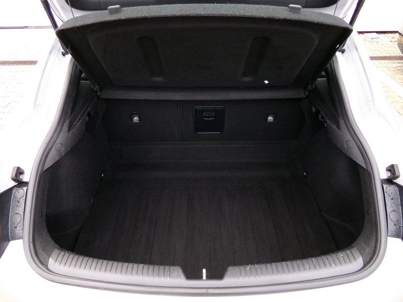 Hyundai i30 FB STYLE+ NAV 1,4 T-GDI 103kW full