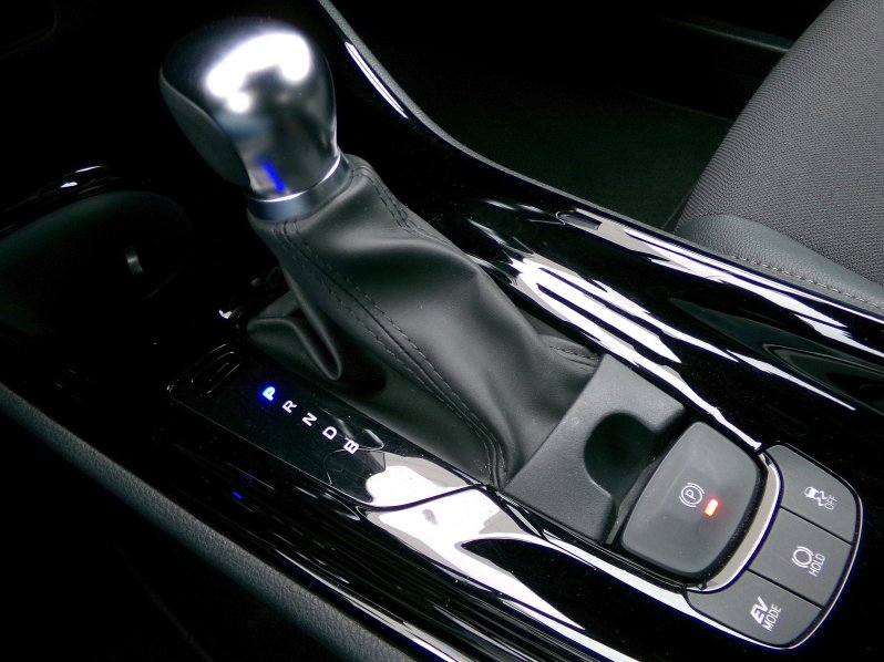 Toyota C-HR STYLE 1,8 HEV 90kW CVT full