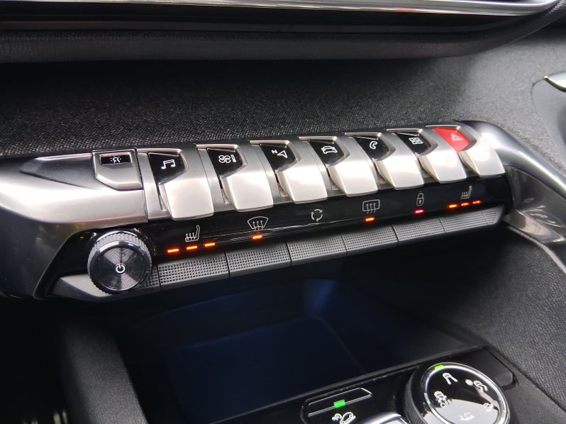 Peugeot 5008 GT LINE 1.6 PureTech 133 kW full