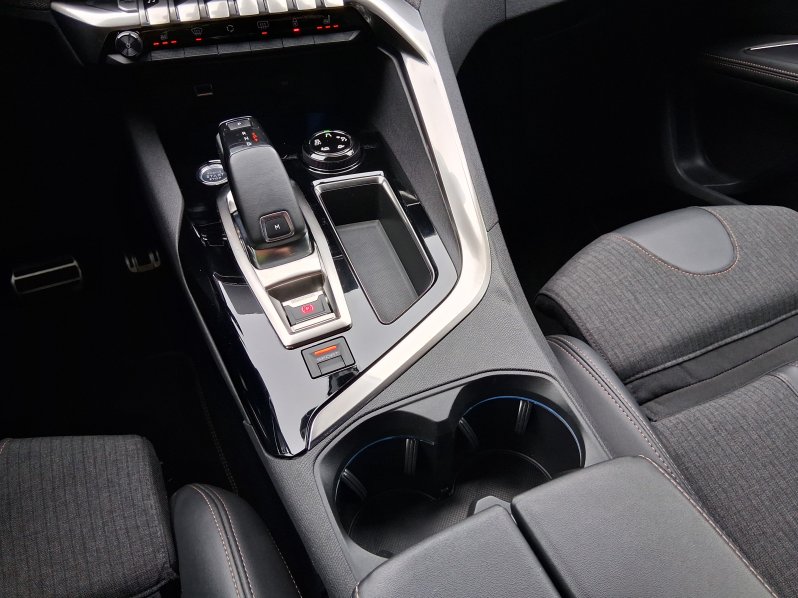 Peugeot 5008 GT LINE 1.6 PureTech 133 kW full