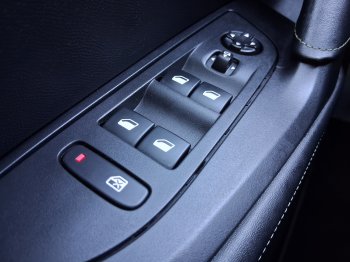 Peugeot 2008 GT 1.2 PureTech 114 kW full