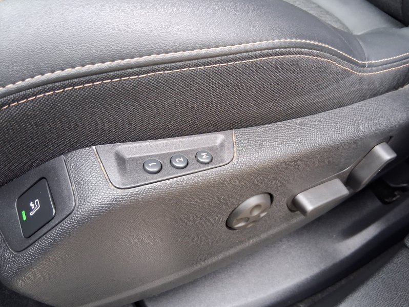 Peugeot 5008 GT LINE 1.6 PureTech 133 kW full