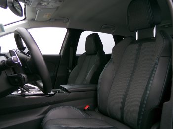 Peugeot 3008 ALLURE PACK 1,5 BlueHDi 96kW full