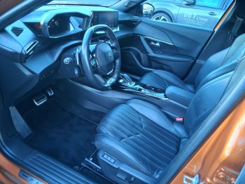 Peugeot 2008 GT 1.2 PureTech 114 kW full