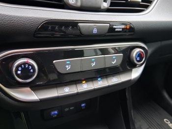 Hyundai i30 FAMILY 1.5 T-GDi MHEV 103 kW full