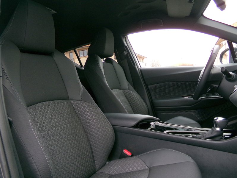 Toyota C-HR STYLE 1,8 HEV 90kW CVT full