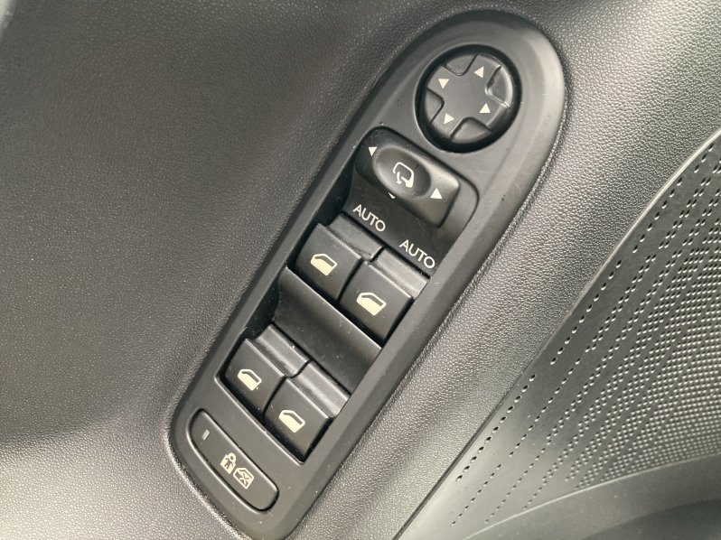 Citroën C3 EXCLUSIVE 1.4 VTi 70 kW full