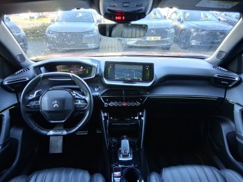 Peugeot 2008 GT 1.2 PureTech 114 kW full