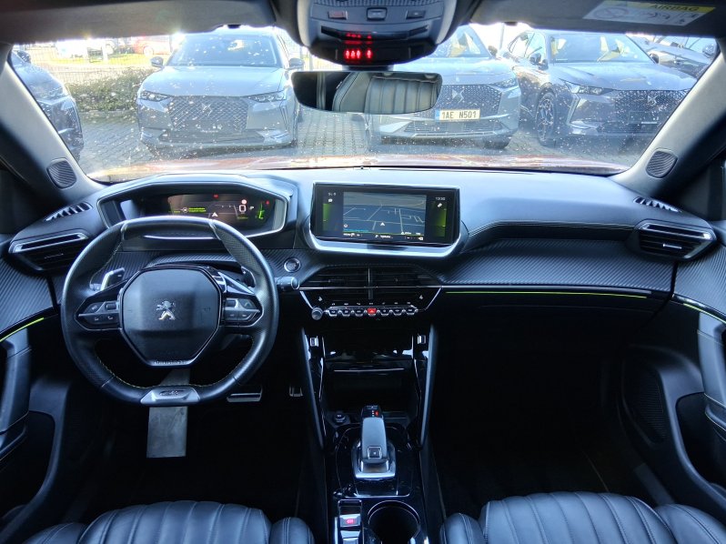 Peugeot 2008 GT 1.2 PureTech 114 kW full