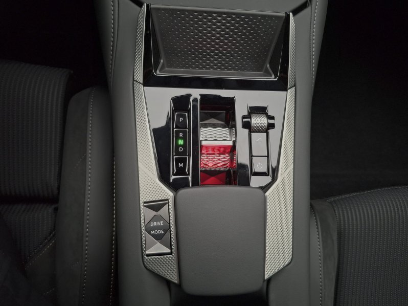 DS Automobiles DS4 EDITION FRANCE 1,5 BlueHDi 130 full