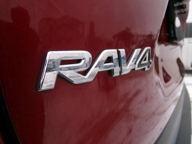 Toyota RAV4 EXECUTIVE 2,5 HEV 4×4 163kW AT full