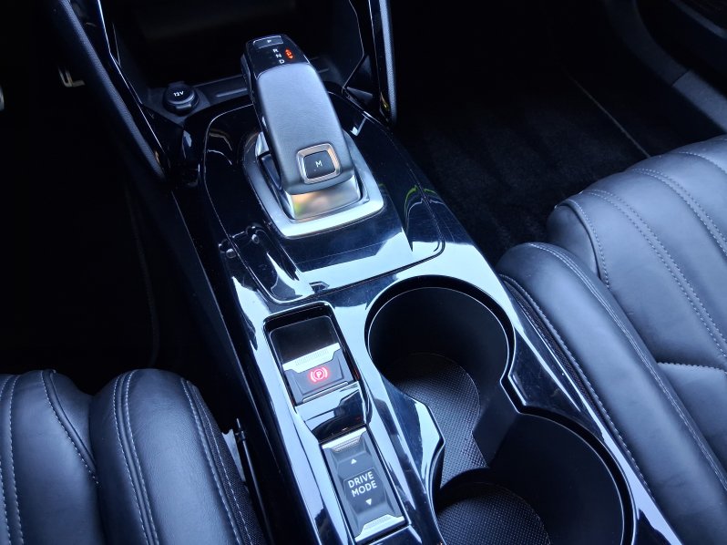 Peugeot 2008 GT 1.2 PureTech 114 kW full