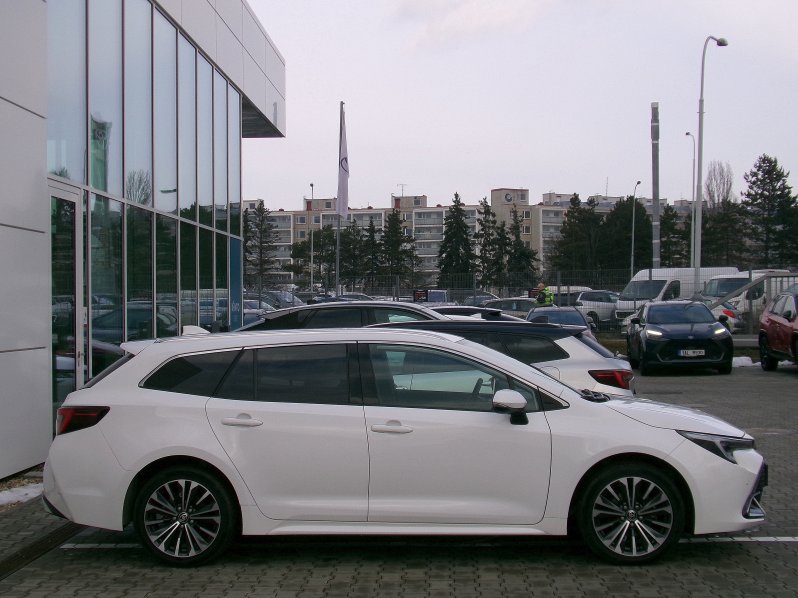 Toyota Corolla TS STYLE 1,8 HEV AT full