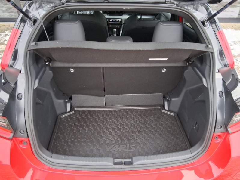 Toyota Yaris SELECTION STYLE 1.5 Hyb. 85 kW full