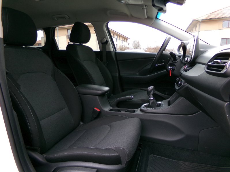 Hyundai i30 SMART+ NAV 1,5 TGDI MHEV 117kW full