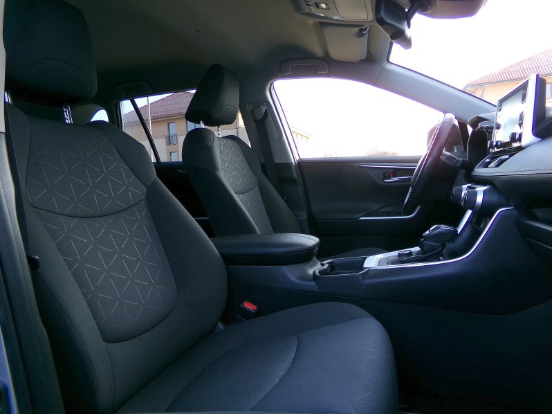 Toyota RAV4 COMFORT 2,5 HEV 4×4 163kW AT full