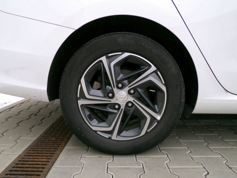 Hyundai i30 SMART+ NAV 1,5 TGDI MHEV 117kW full