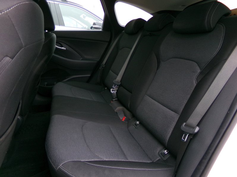 Hyundai i30 SMART+ NAV 1,5 TGDI MHEV 117kW full