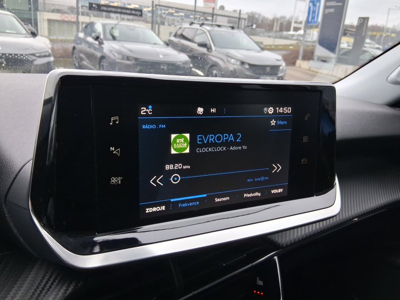 Peugeot 2008 ACTIVE PACK 1.2 PureTech 96 kW full