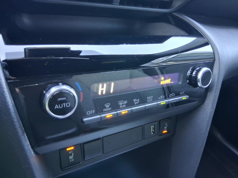 Toyota Yaris Cross COMF. STYLE TECH 1.5 Hyb. 85kW full