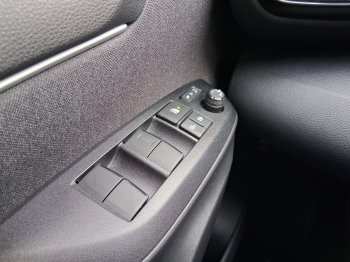 Toyota Yaris SELECTION STYLE 1.5 Hyb. 85 kW full