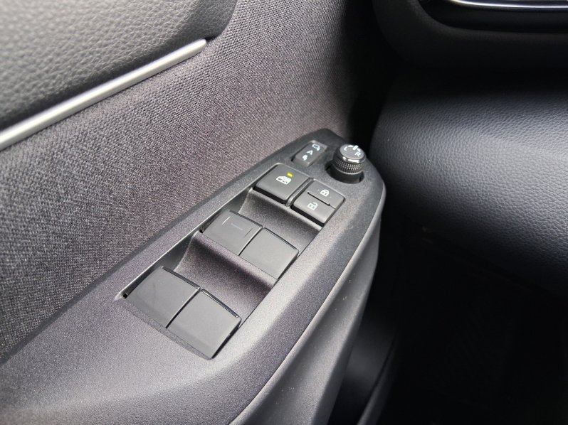 Toyota Yaris SELECTION STYLE 1.5 Hyb. 85 kW full