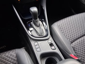 Toyota Yaris SELECTION STYLE 1.5 Hyb. 85 kW full