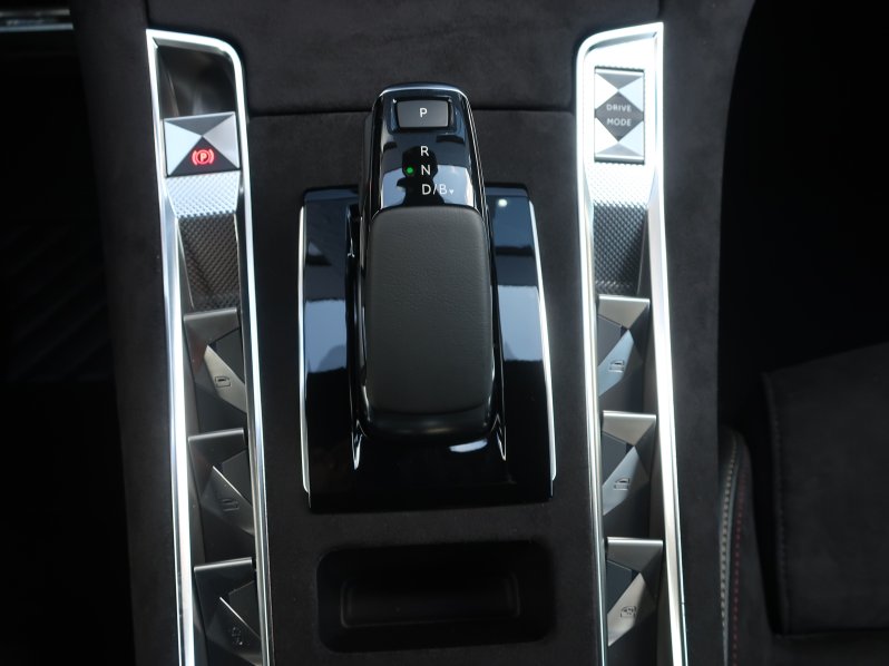 DS Automobiles DS7 EDITION FRANCE PLUG-IN HYBRID full