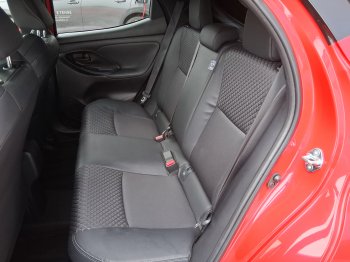 Toyota Yaris SELECTION STYLE 1.5 Hyb. 85 kW full