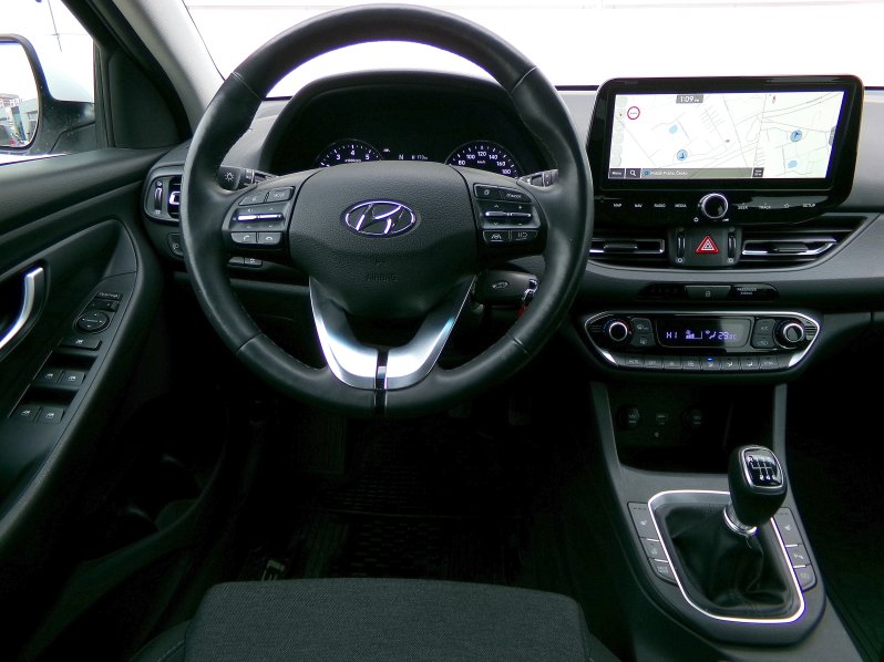 Hyundai i30 SMART+ NAV 1,5 TGDI MHEV 117kW full