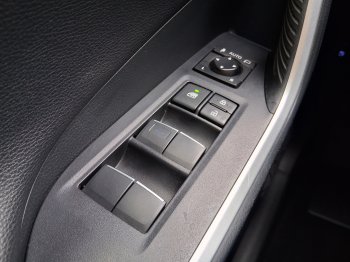 Toyota RAV4 SELECTION 2.5 Hyb. 160 kW full