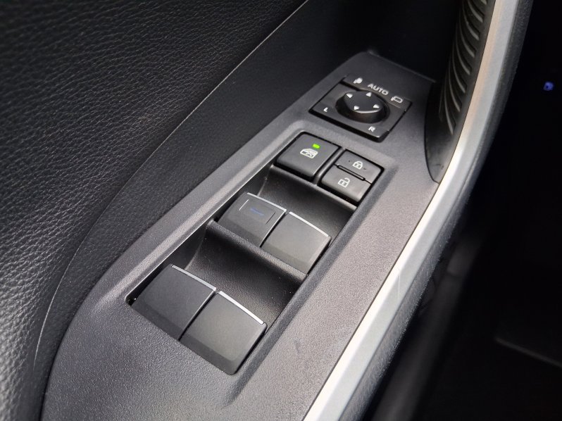 Toyota RAV4 SELECTION 2.5 Hyb. 160 kW full