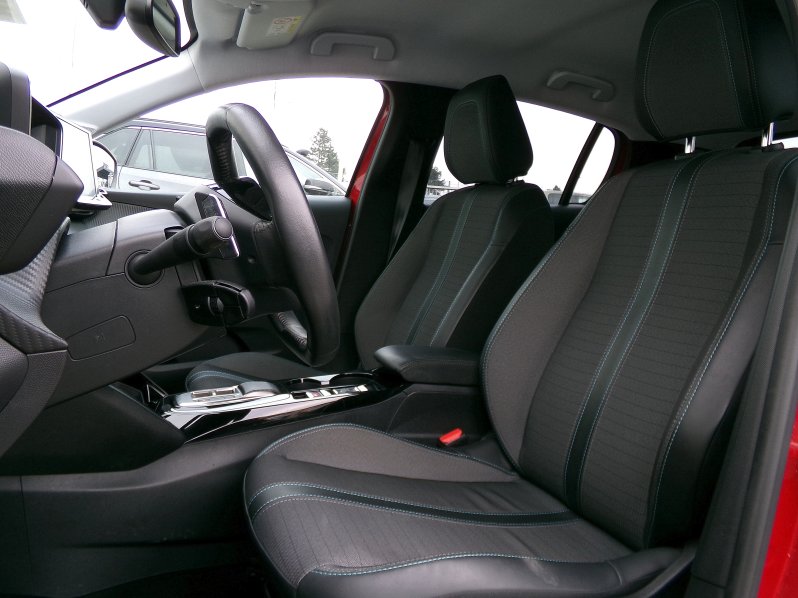 Peugeot 208 ALLURE PACK 1,2 74kW  AT8 full