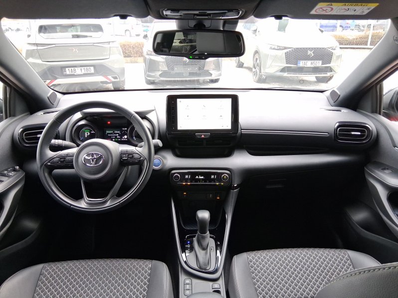 Toyota Yaris SELECTION STYLE 1.5 Hyb. 85 kW full