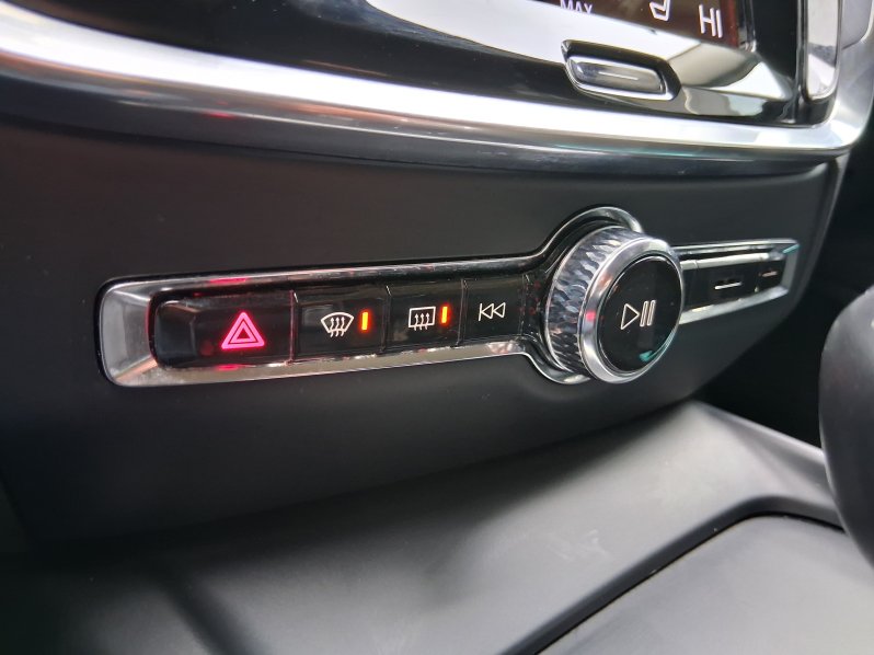 Volvo V60 MOMENTUM 2.0 D3 110 kW full