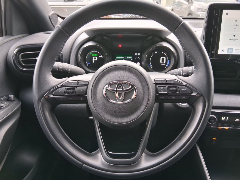 Toyota Yaris SELECTION STYLE 1.5 Hyb. 85 kW full