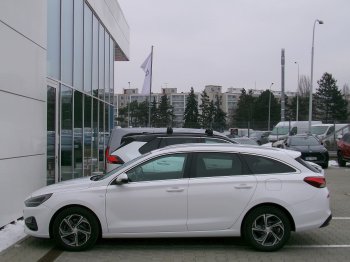 Hyundai i30 SMART+ NAV 1,5 TGDI MHEV 117kW full