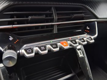 Peugeot 2008 ACTIVE PACK 1.2 PureTech 96 kW full