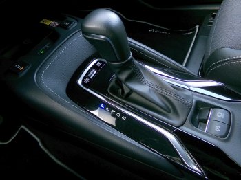 Toyota Corolla TS STYLE 1,8 HEV AT full