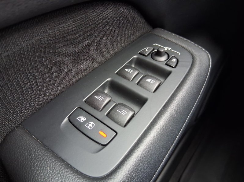 Volvo V60 MOMENTUM 2.0 D3 110 kW full