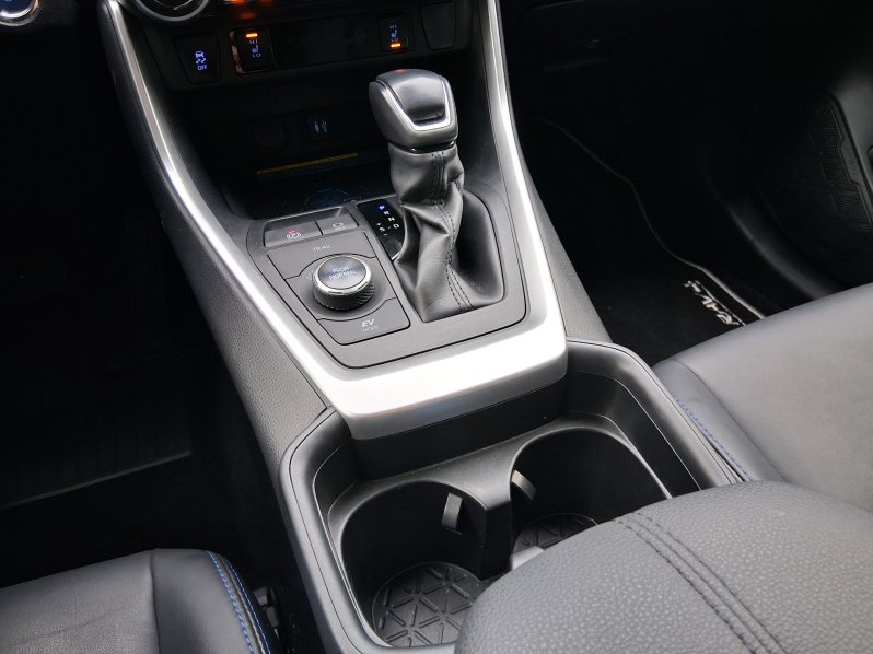 Toyota RAV4 SELECTION 2.5 Hyb. 160 kW full