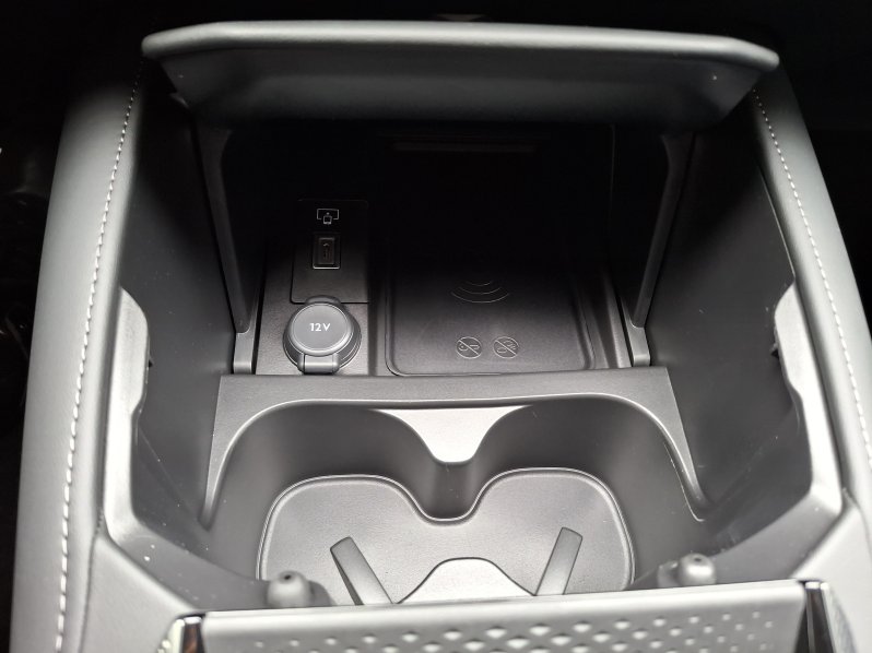 DS Automobiles DS4 N°4 JULES VERNE HYBRID 145 full