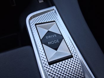 DS Automobiles DS7 CROSSBACK RIVOLI 1.6 E-TENSE 4×4 221 kW full