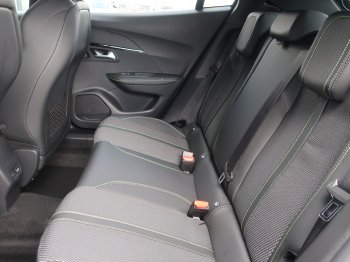 Peugeot 2008 GT Hybrid 136 e-DCS6 full