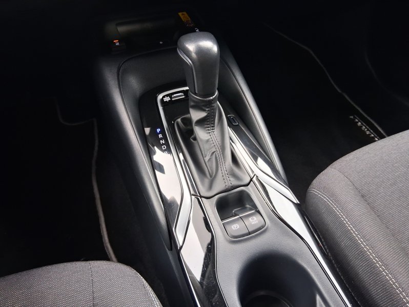 Toyota Corolla COM. TECH STYLE 1.8 Hyb.103 kW full