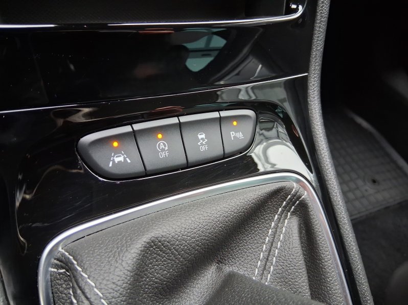 Opel Astra ELEGANCE 1.2 TURBO 107 kW full