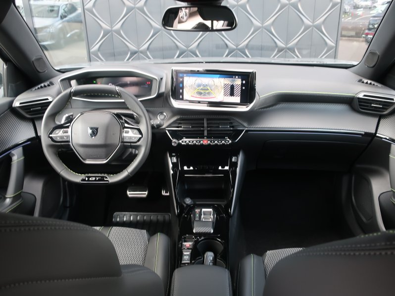 Peugeot 2008 GT Hybrid 136 e-DCS6 full