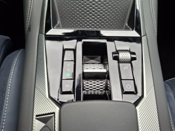 DS Automobiles DS4 N°4 JULES VERNE HYBRID 145 full